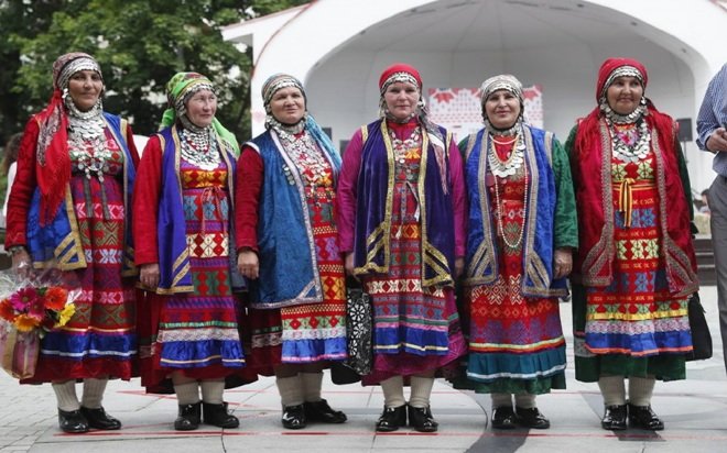 Удмуртська Національний Костюм, Орнаменти та Візерунки на Костюмі, національний Одяг Дівчат