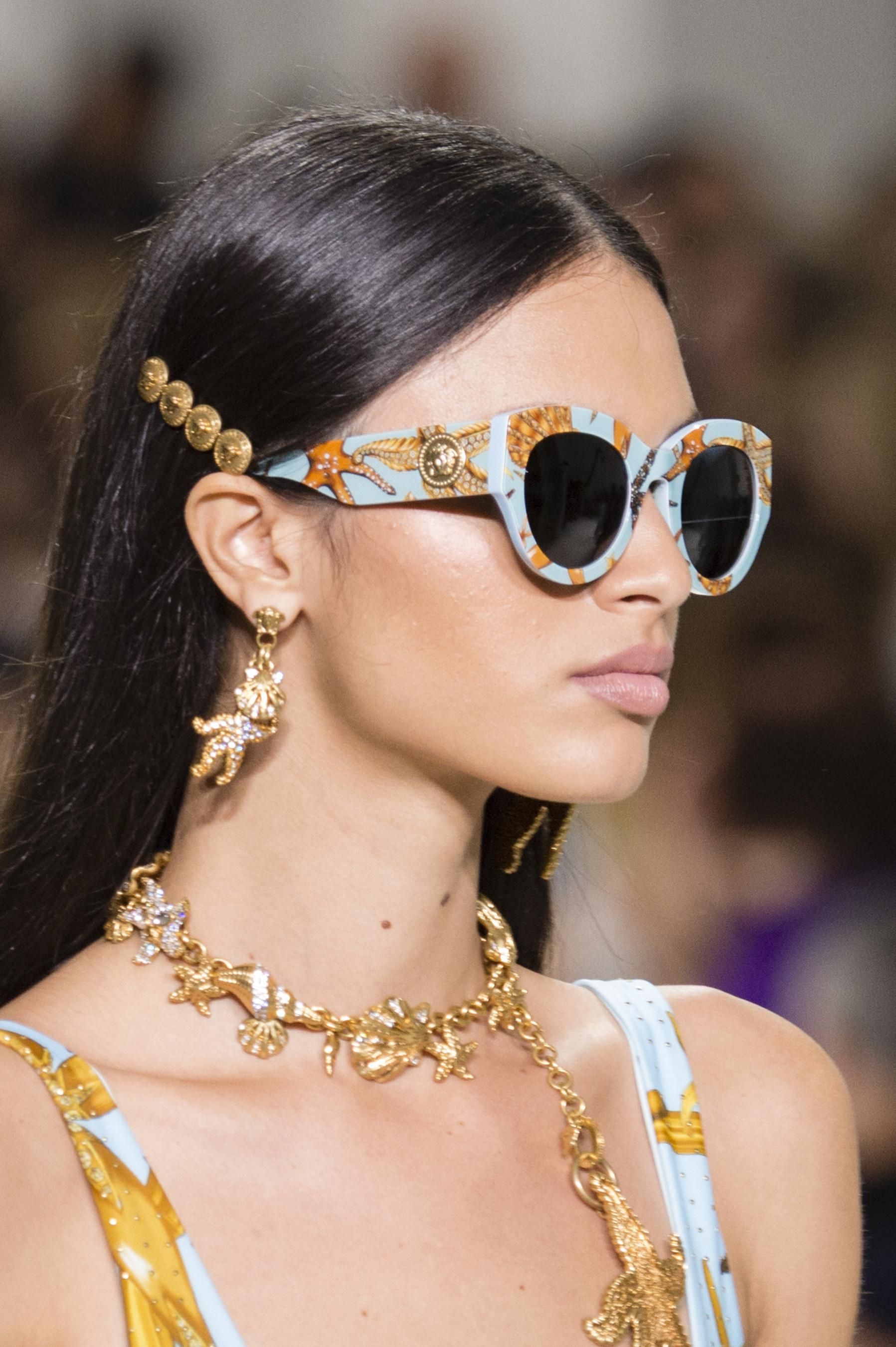 Аксессуары 2018. Очки Версаче 2018. Versace очки 2023. Sunglasses 2022 Versace. Versace Earrings.